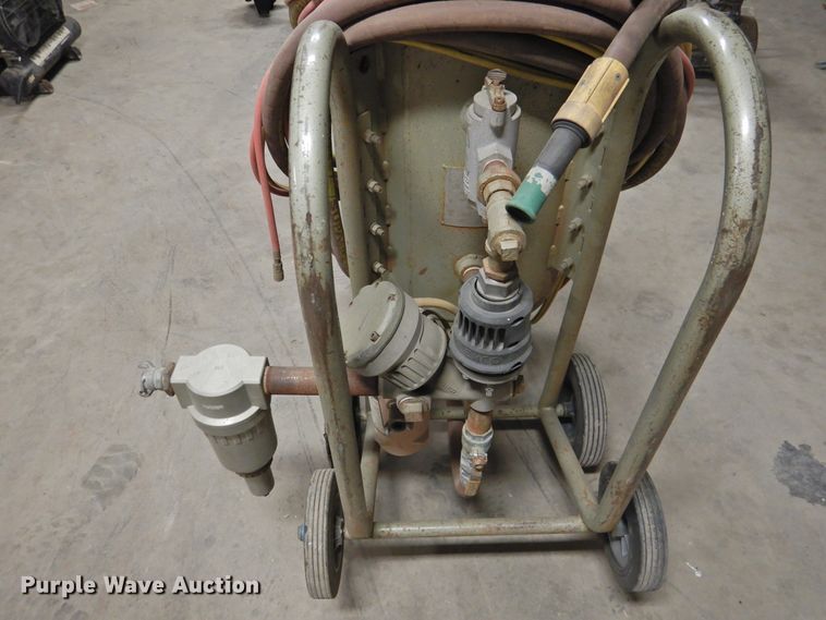 image for item HN9022 2013 Clemco 2020 sand blaster