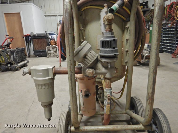 image for item HN9022 2013 Clemco 2020 sand blaster