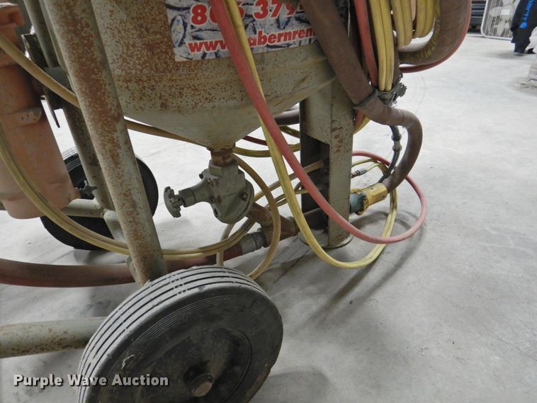 image for item HN9022 2013 Clemco 2020 sand blaster