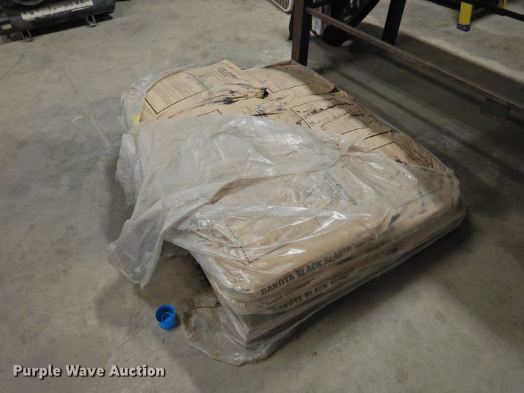 image for item HN9022 2013 Clemco 2020 sand blaster