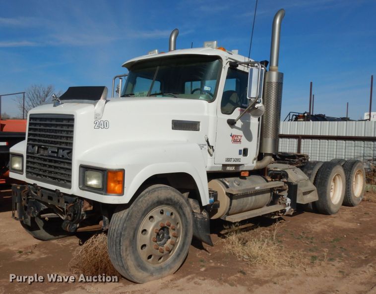 image for item HN9042 2007 Mack CHN  semi truck with vacuum pump