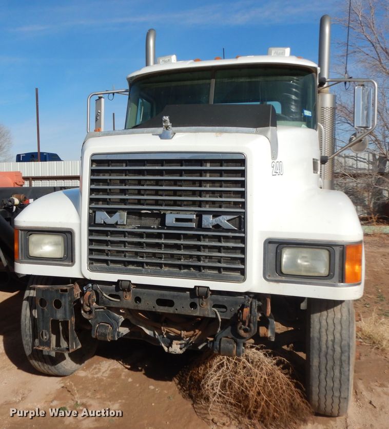 image for item HN9042 2007 Mack CHN  semi truck with vacuum pump