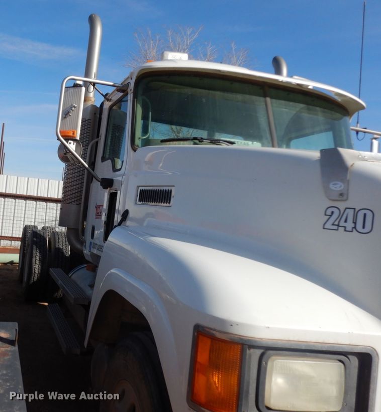 image for item HN9042 2007 Mack CHN  semi truck with vacuum pump