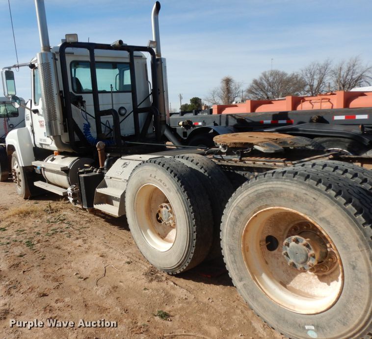 image for item HN9042 2007 Mack CHN  semi truck with vacuum pump