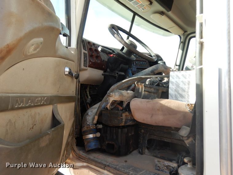 image for item HN9042 2007 Mack CHN  semi truck with vacuum pump