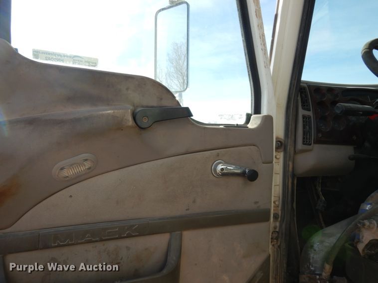 image for item HN9042 2007 Mack CHN  semi truck with vacuum pump