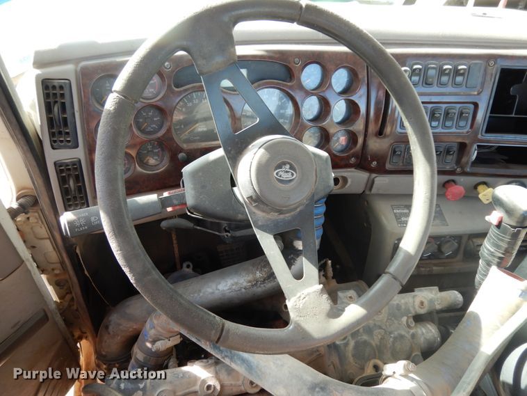 image for item HN9042 2007 Mack CHN  semi truck with vacuum pump