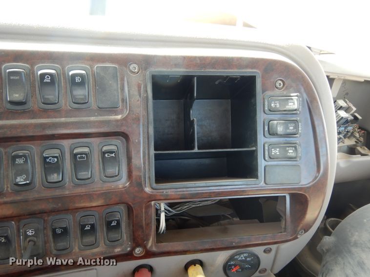 image for item HN9042 2007 Mack CHN  semi truck with vacuum pump