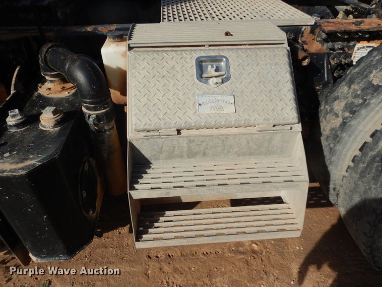 image for item HN9042 2007 Mack CHN  semi truck with vacuum pump