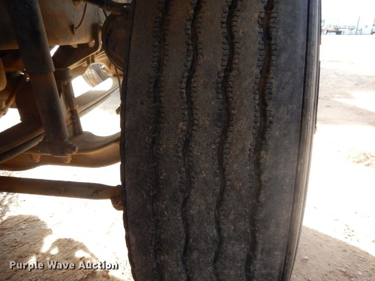 image for item HN9042 2007 Mack CHN  semi truck with vacuum pump