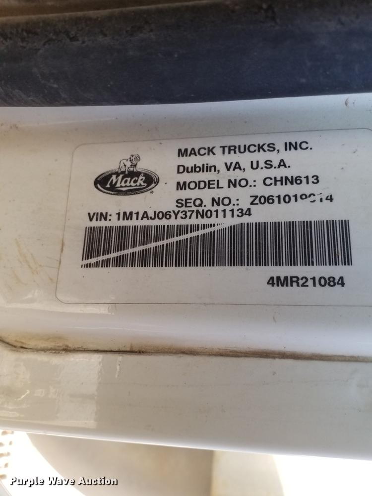 image for item HN9042 2007 Mack CHN  semi truck with vacuum pump