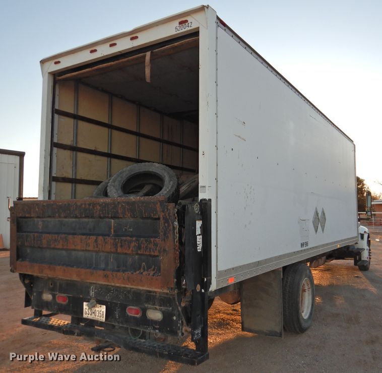 image for item HN9044 2002 International 4300  box truck