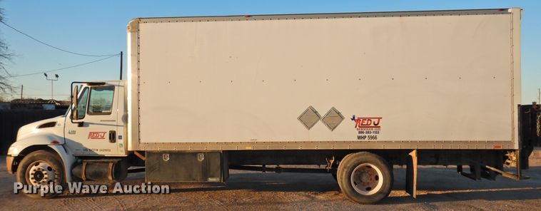 image for item HN9044 2002 International 4300  box truck