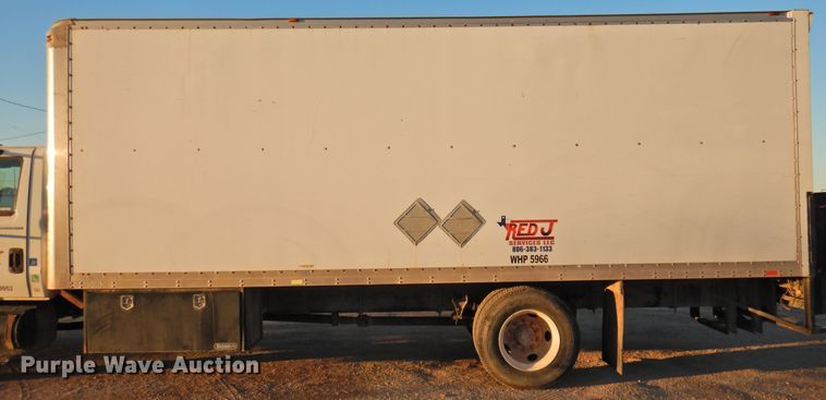 image for item HN9044 2002 International 4300  box truck