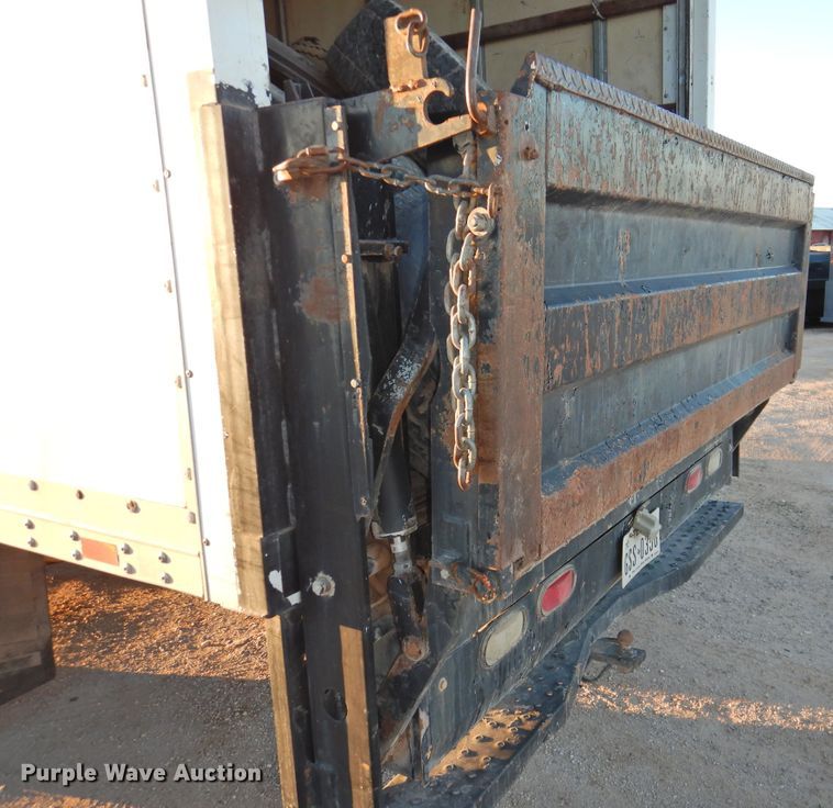 image for item HN9044 2002 International 4300  box truck