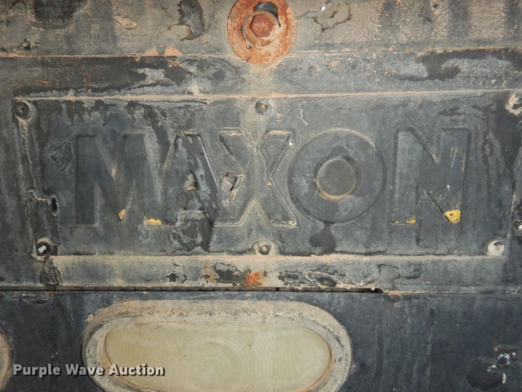 image for item HN9044 2002 International 4300  box truck