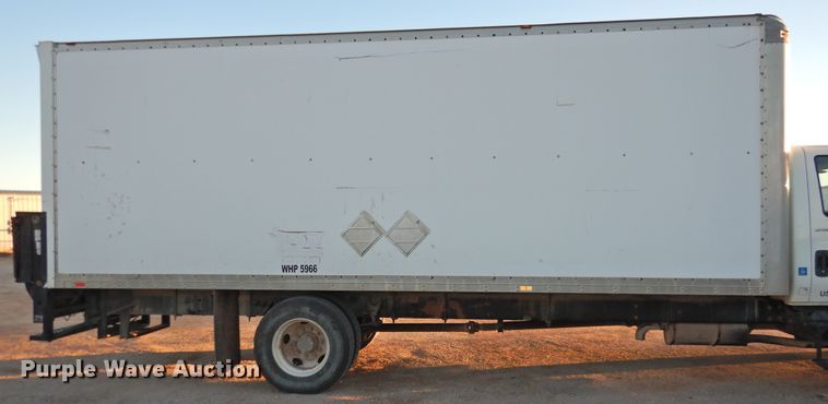 image for item HN9044 2002 International 4300  box truck