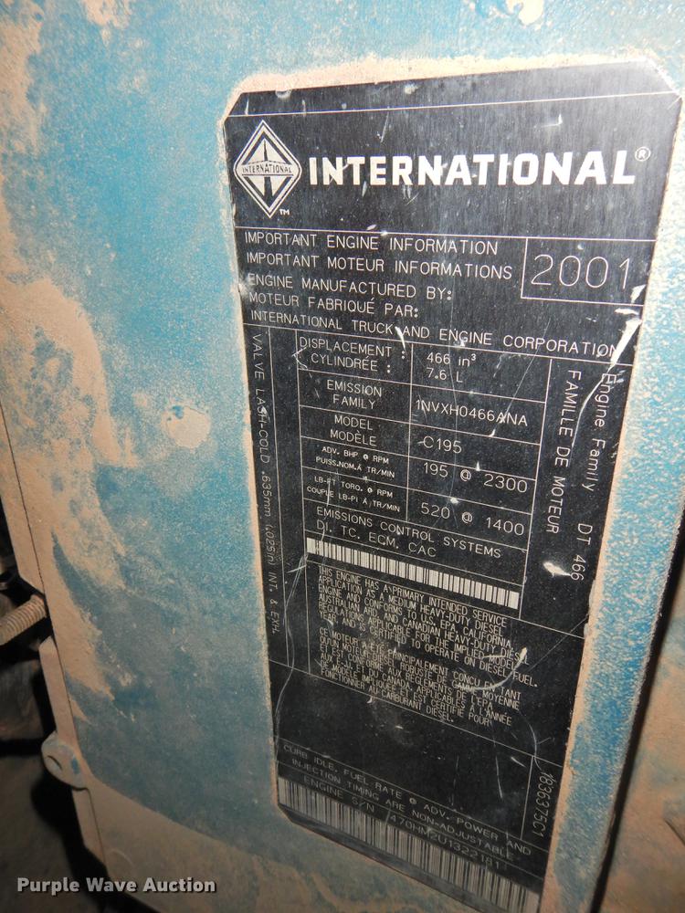 image for item HN9044 2002 International 4300  box truck