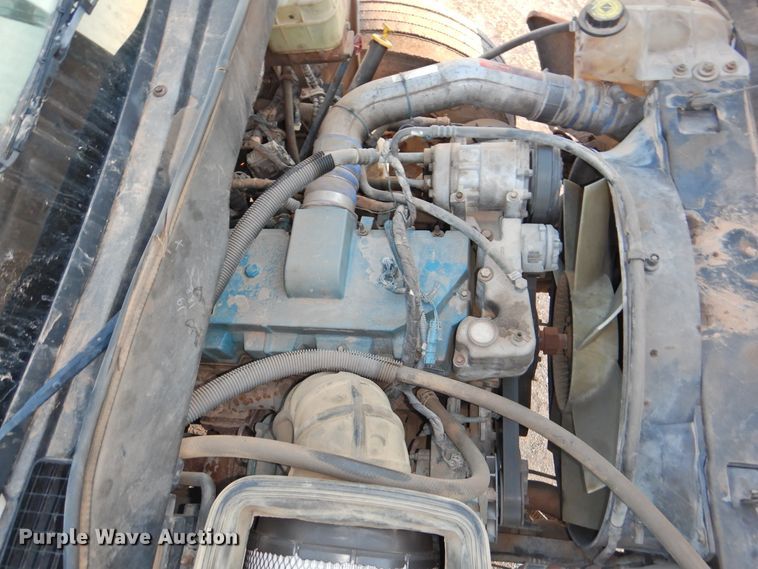 image for item HN9044 2002 International 4300  box truck