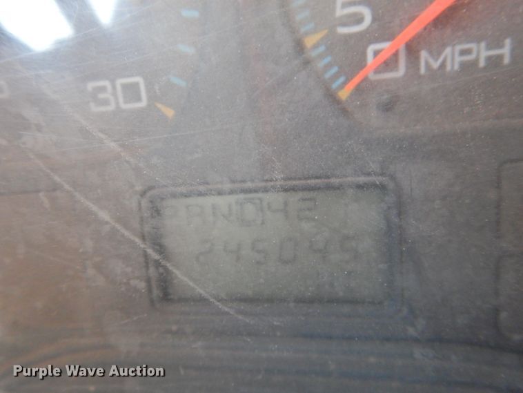 image for item HN9044 2002 International 4300  box truck