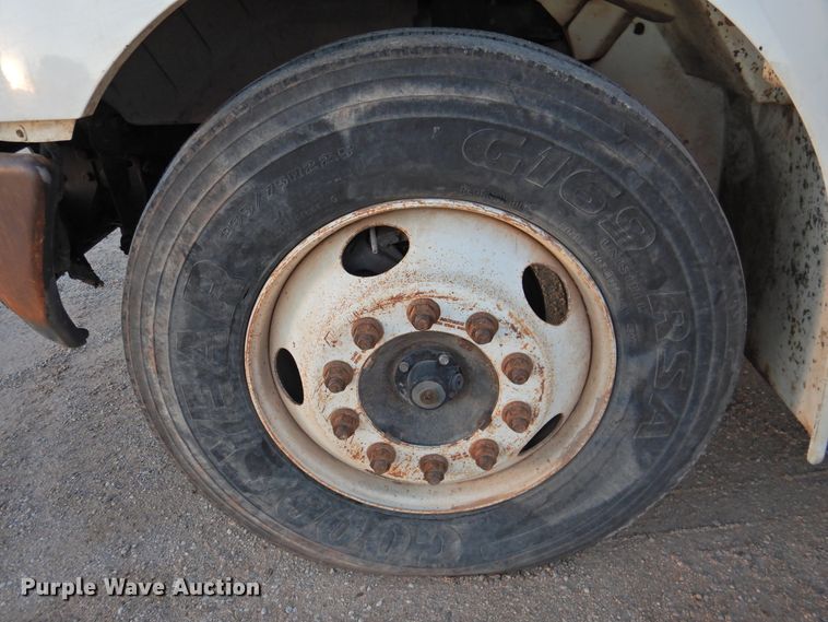 image for item HN9044 2002 International 4300  box truck