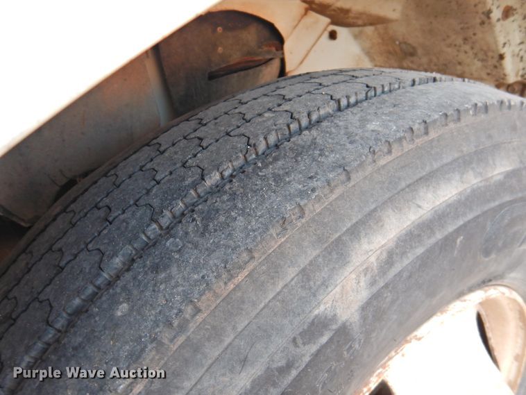 image for item HN9044 2002 International 4300  box truck