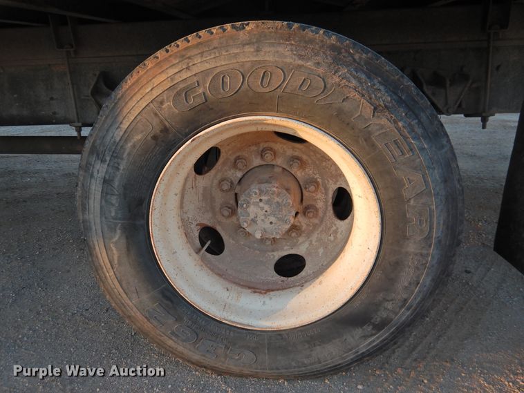 image for item HN9044 2002 International 4300  box truck