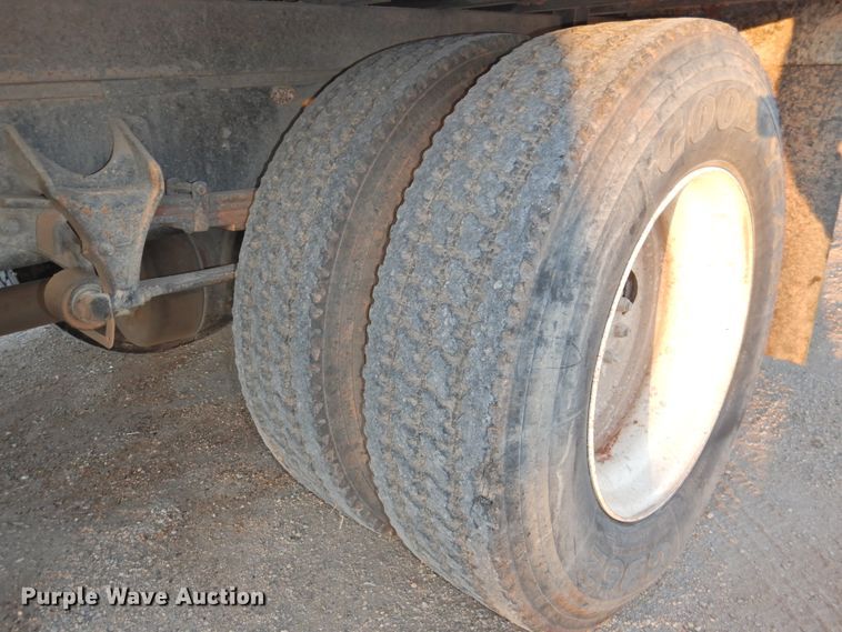 image for item HN9044 2002 International 4300  box truck