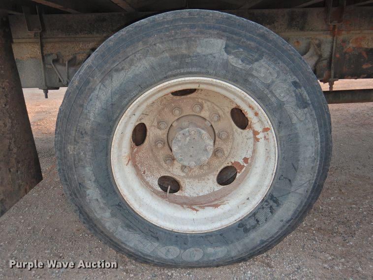 image for item HN9044 2002 International 4300  box truck