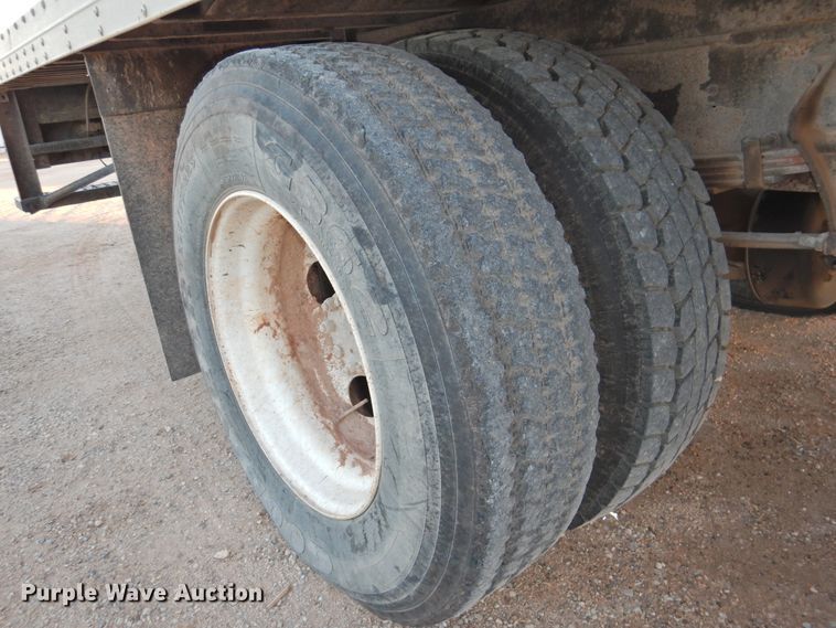 image for item HN9044 2002 International 4300  box truck