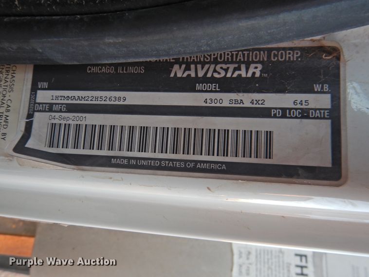 image for item HN9044 2002 International 4300  box truck