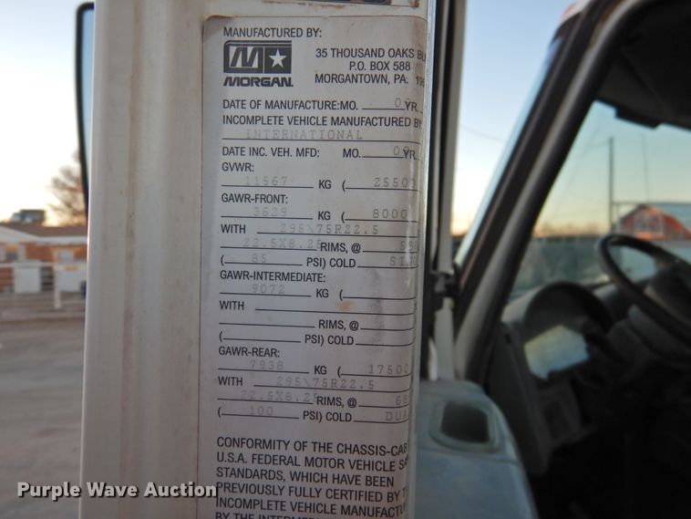 image for item HN9044 2002 International 4300  box truck