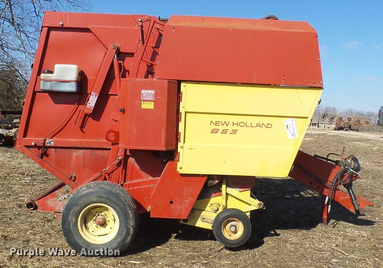 image for item DC2758 1986 New Holland 853  round baler