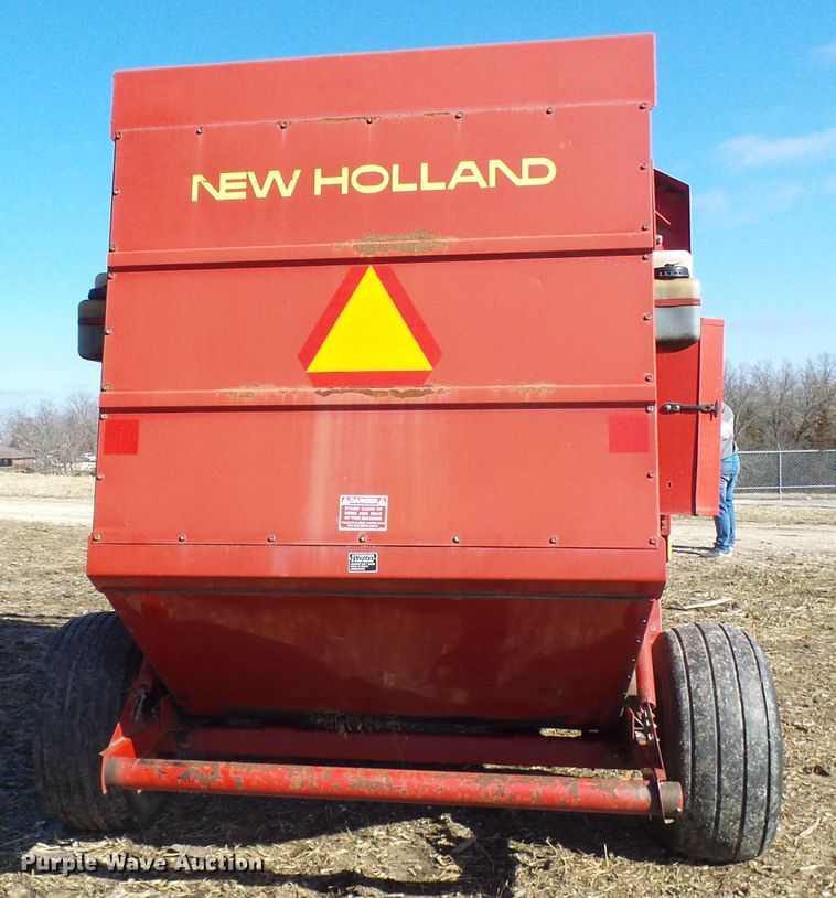 image for item DC2758 1986 New Holland 853  round baler