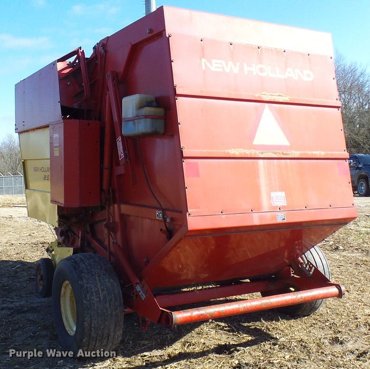 image for item DC2758 1986 New Holland 853  round baler