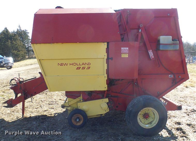 image for item DC2758 1986 New Holland 853  round baler
