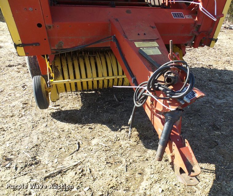 image for item DC2758 1986 New Holland 853  round baler