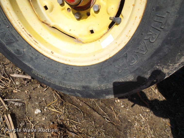 image for item DC2758 1986 New Holland 853  round baler