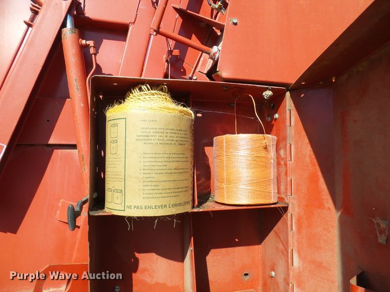 image for item DC2758 1986 New Holland 853  round baler