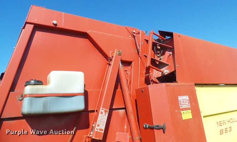 image for item DC2758 1986 New Holland 853  round baler