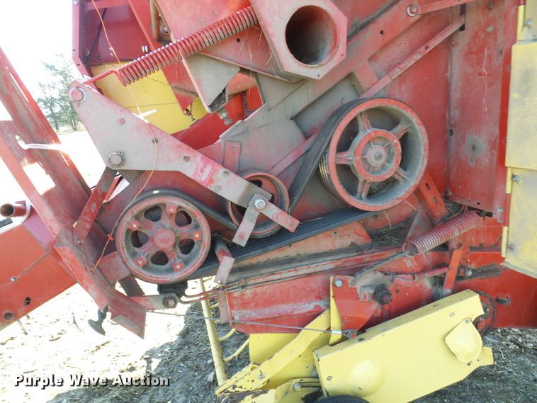 image for item DC2758 1986 New Holland 853  round baler