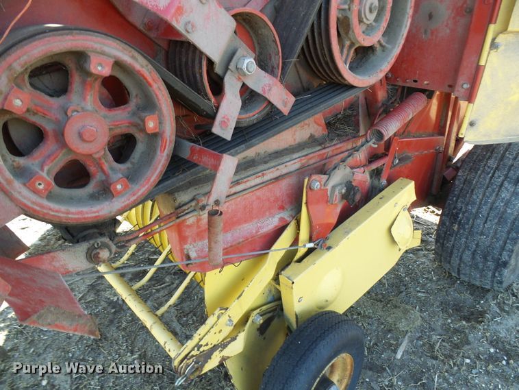 image for item DC2758 1986 New Holland 853  round baler