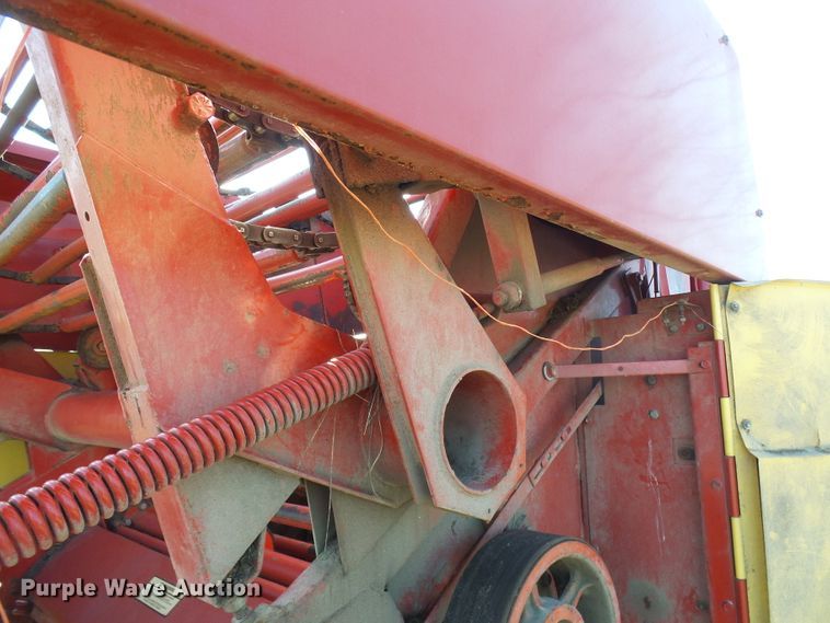 image for item DC2758 1986 New Holland 853  round baler