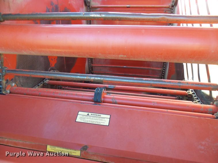 image for item DC2758 1986 New Holland 853  round baler