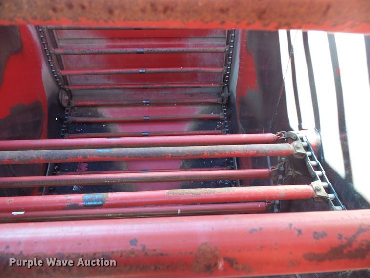 image for item DC2758 1986 New Holland 853  round baler