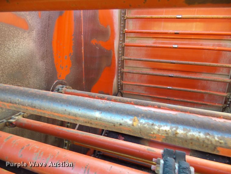 image for item DC2758 1986 New Holland 853  round baler