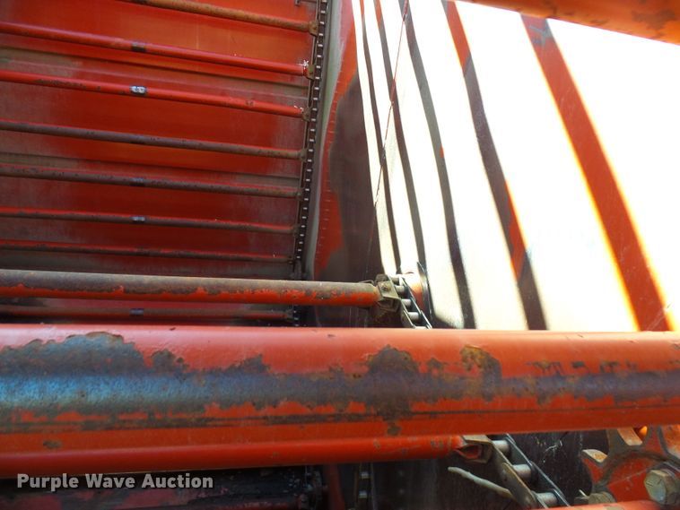 image for item DC2758 1986 New Holland 853  round baler