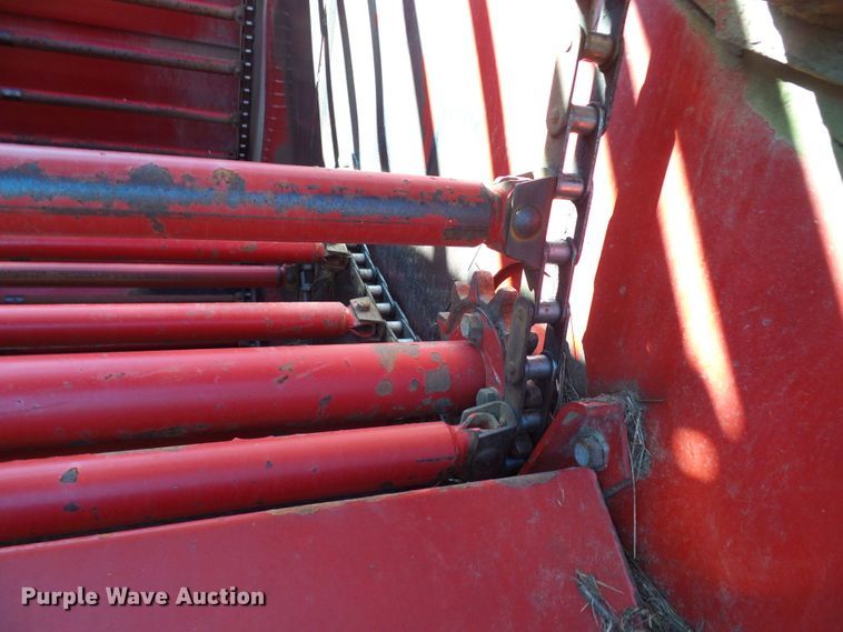 image for item DC2758 1986 New Holland 853  round baler