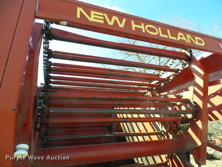 image for item DC2758 1986 New Holland 853  round baler