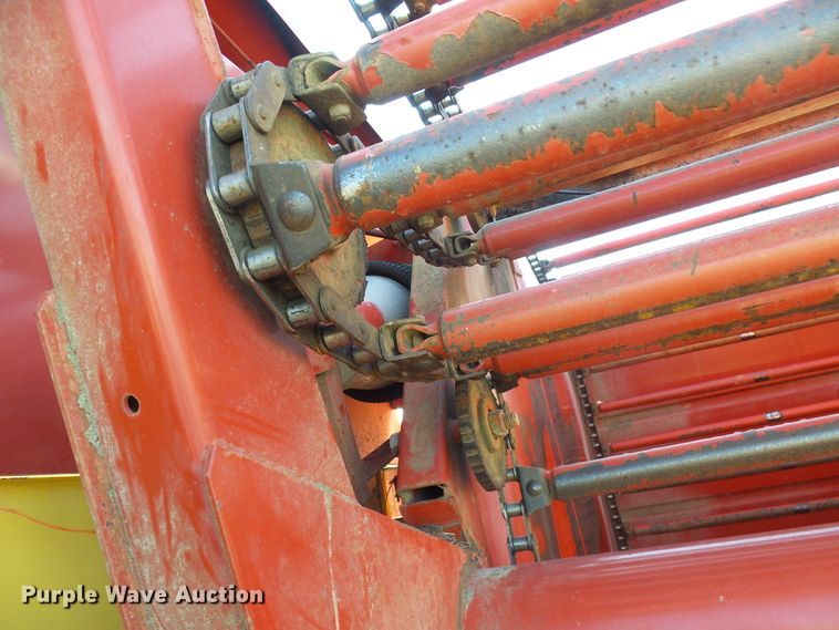 image for item DC2758 1986 New Holland 853  round baler